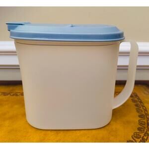 Tupperware Slim Sheer 1 QT Pitcher 2189D-1 Country Blue Lid 2010B-1 & 2011B-5